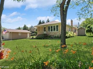 40 Pine Tree Row, Lake Zurich, IL 60047