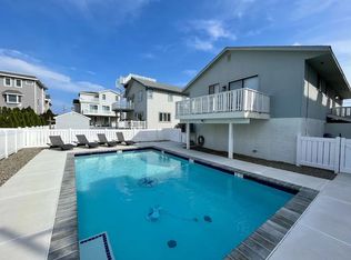 325 7th St, Avalon, NJ 08202