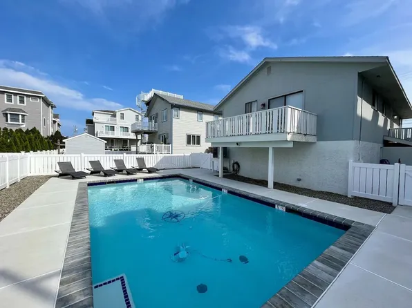 325 7th St, Avalon, NJ 08202