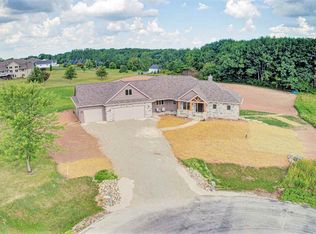 6410 Deer Haven Ct, Greenleaf, WI 54126