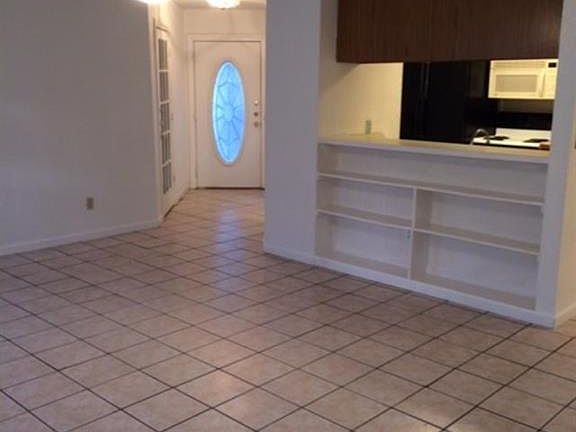3rd image of 203 N Kings Canyon Dr