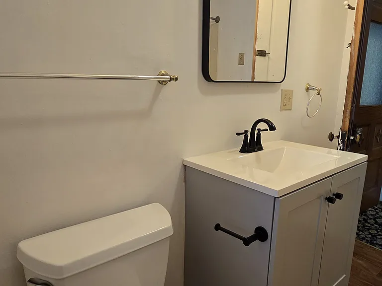 Bath (2nd Floor)