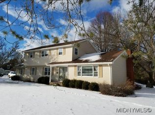 70 Woodberry Rd, New Hartford, NY 13413