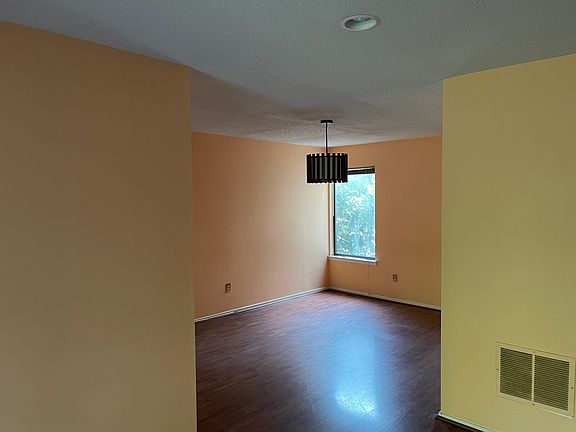 5th image of 632 Sayre Dr