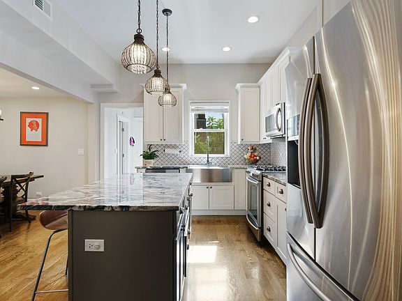 5th image of 3127 N Kenmore Ave