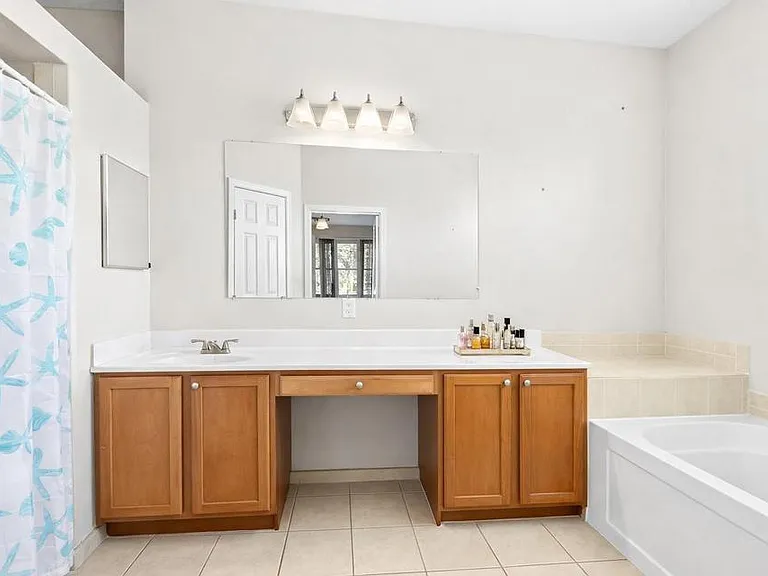2481 SE Berkshire Blvd — Photo 6