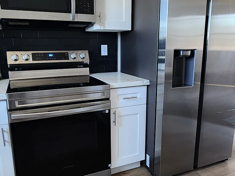2401 S Redondo Blvd #B — Photo 6