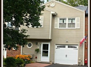 118 Donna Lynn Dr, East Greenbush, NY 12061