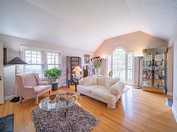 4th image of 1734 E Herbert Ave