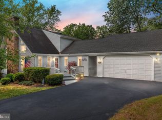 1300 Lakeview Dr, Cross Junction, VA 22625