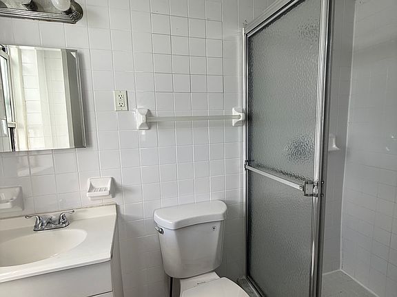 3rd image of 700 Victory Blvd APT 18