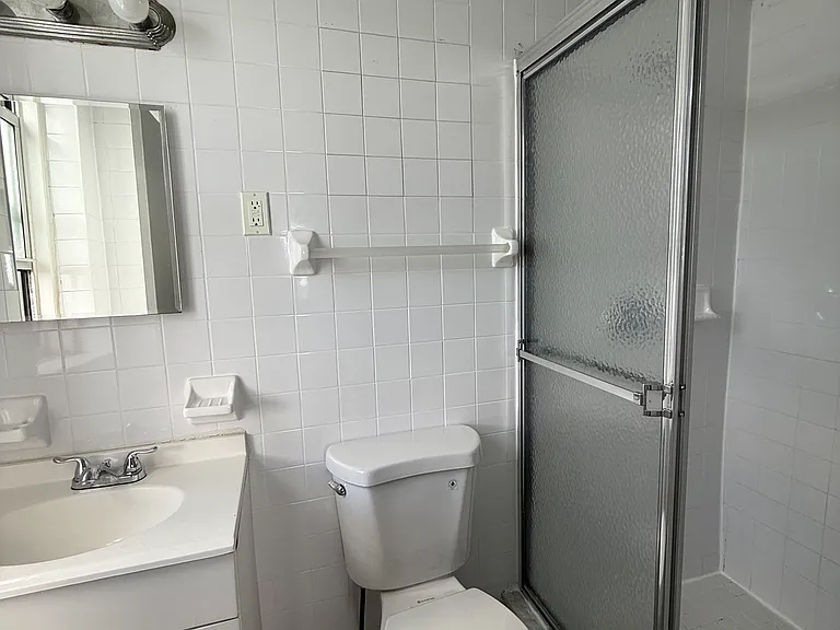 700 Victory Blvd #18 — Photo 3