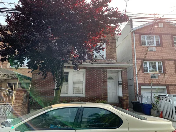 10638 156th St, Jamaica, NY 11433