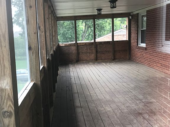 4th image of 215 Willowcrest Dr