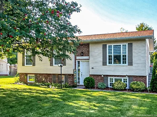 16 Doherty St, New Maryland, NB E3C 1C3