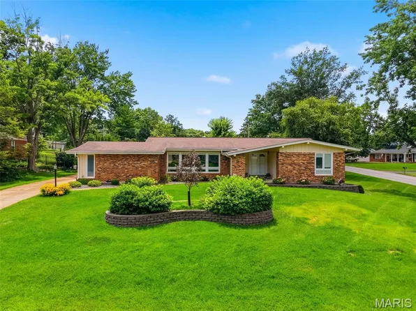 409 Mayfair Dr, Ballwin, MO 63011