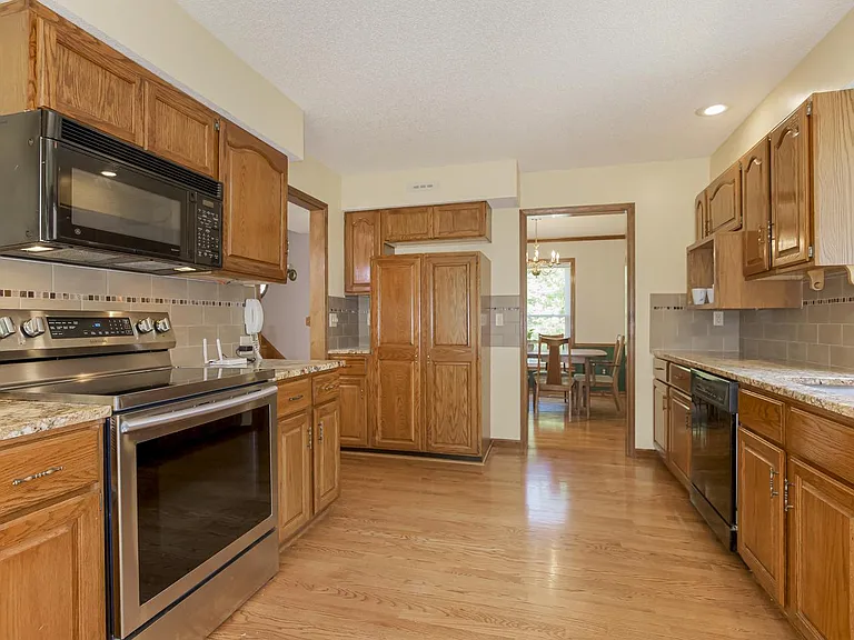 8604 N Troost Ave — Photo 4