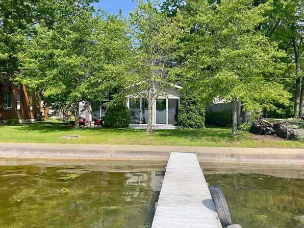 668 Eagle Point Rd, Lake Odessa, MI 48849