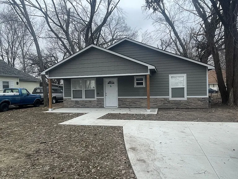 1336 NE Michigan Ave — Photo 1