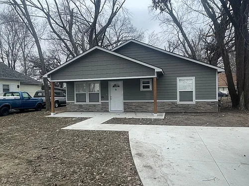 1336 NE Michigan Ave Photo 1