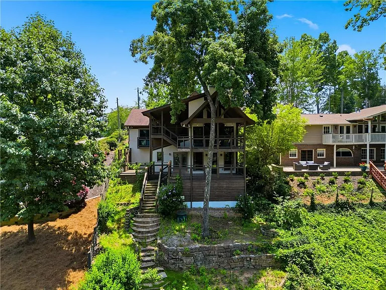 2115 Kemp Dr — Photo 32