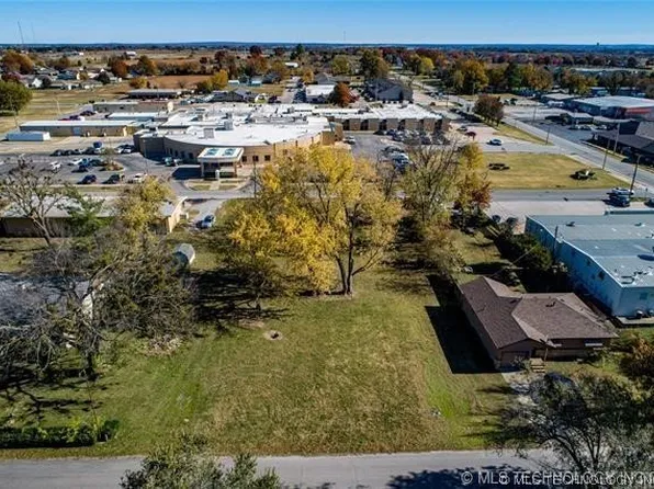 N Bailey, Pryor, OK 74361