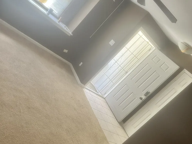 76 W Windsor Dr — Photo 3