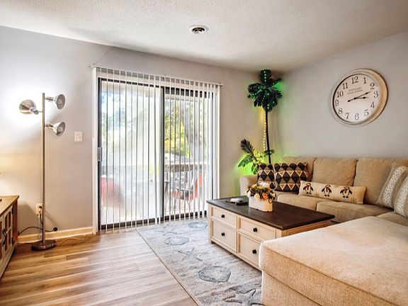 4th image of 303 S Myrtle St APT 201