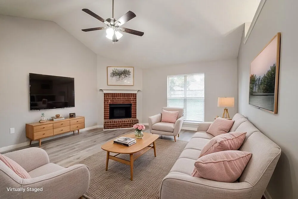 3 bed, 2.0 bath, 1327 sqft, $1,710 — Photo 4