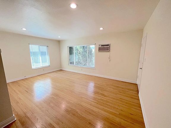 4th image of 1417 N Harper Ave APT 5