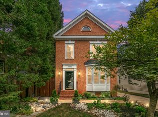 5740 4th St N, Arlington, VA 22205