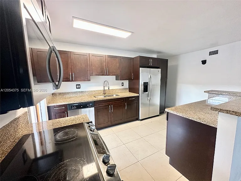 1548 SW 5th Pl #1 — Photo 5