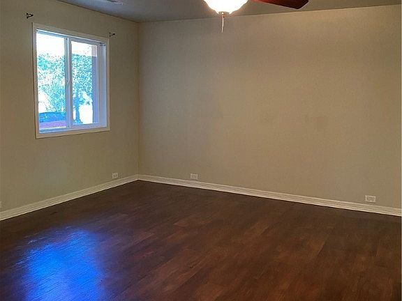 5th image of 2110 W Oak St