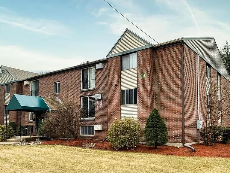36 English Village Rd — Photo 1