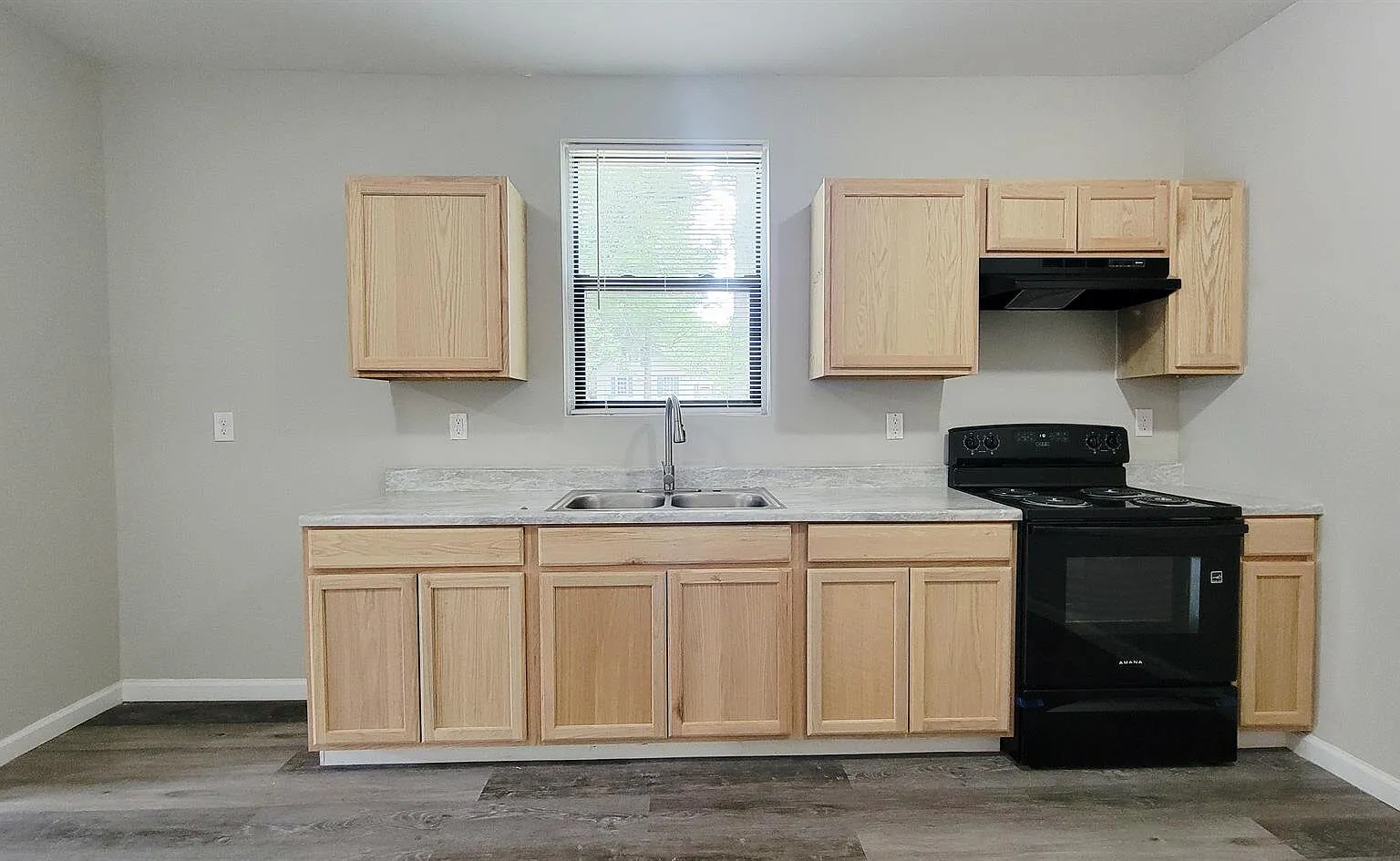 1142 S Dekalb St — Photo 1