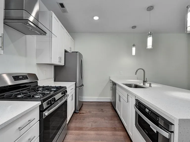 1244 W 70th St — Photo 12
