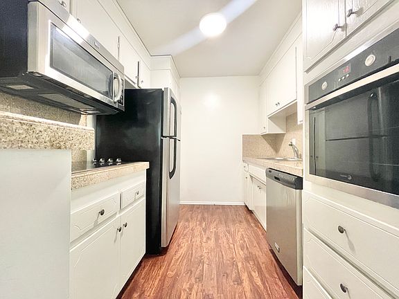3rd image of 919 N Alfred St #203