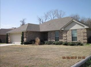 306 S Sendero Dr, Decatur, TX 76234