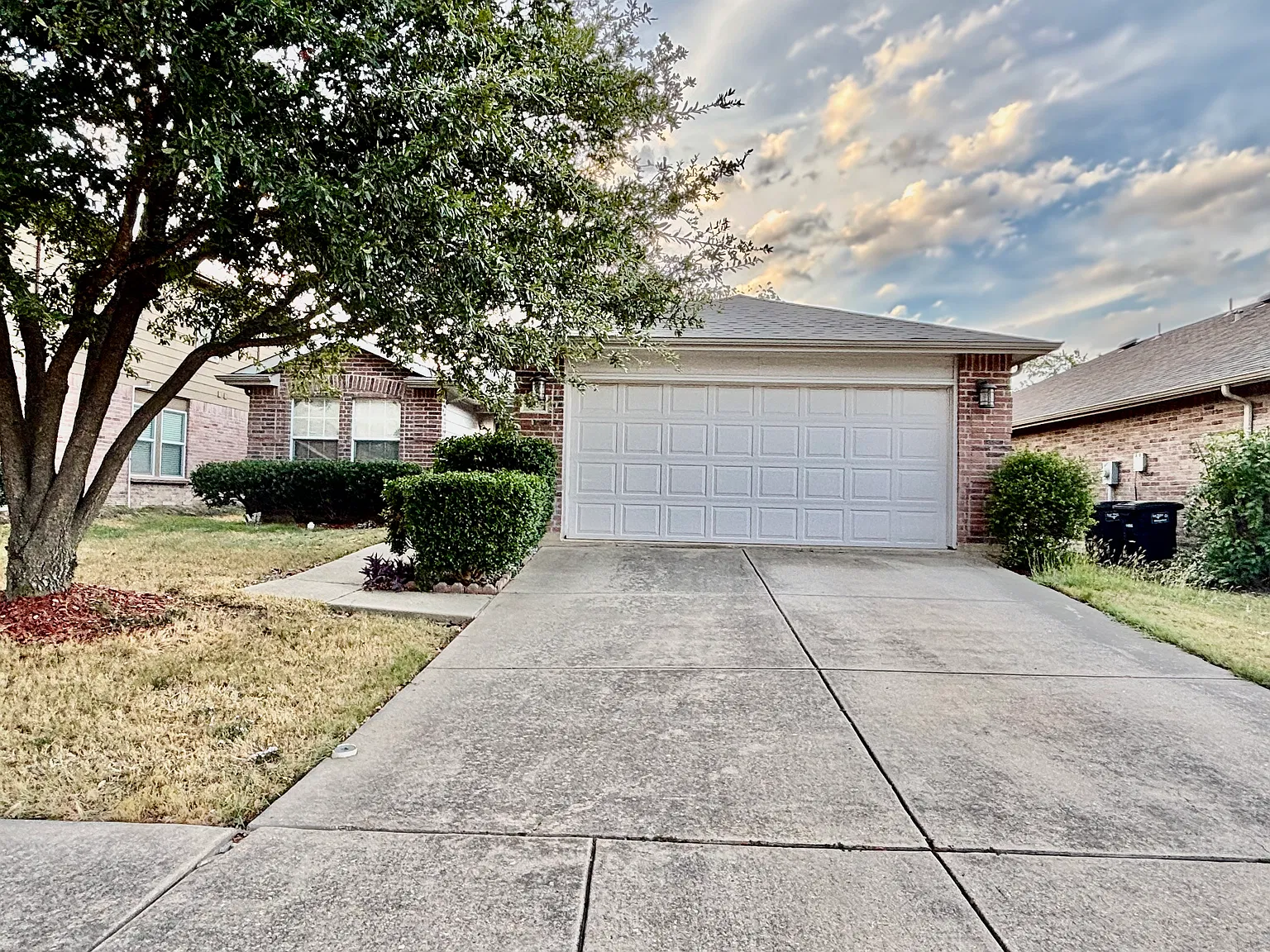 3 bed, 1318 sqft, $2,100 — Photo 1
