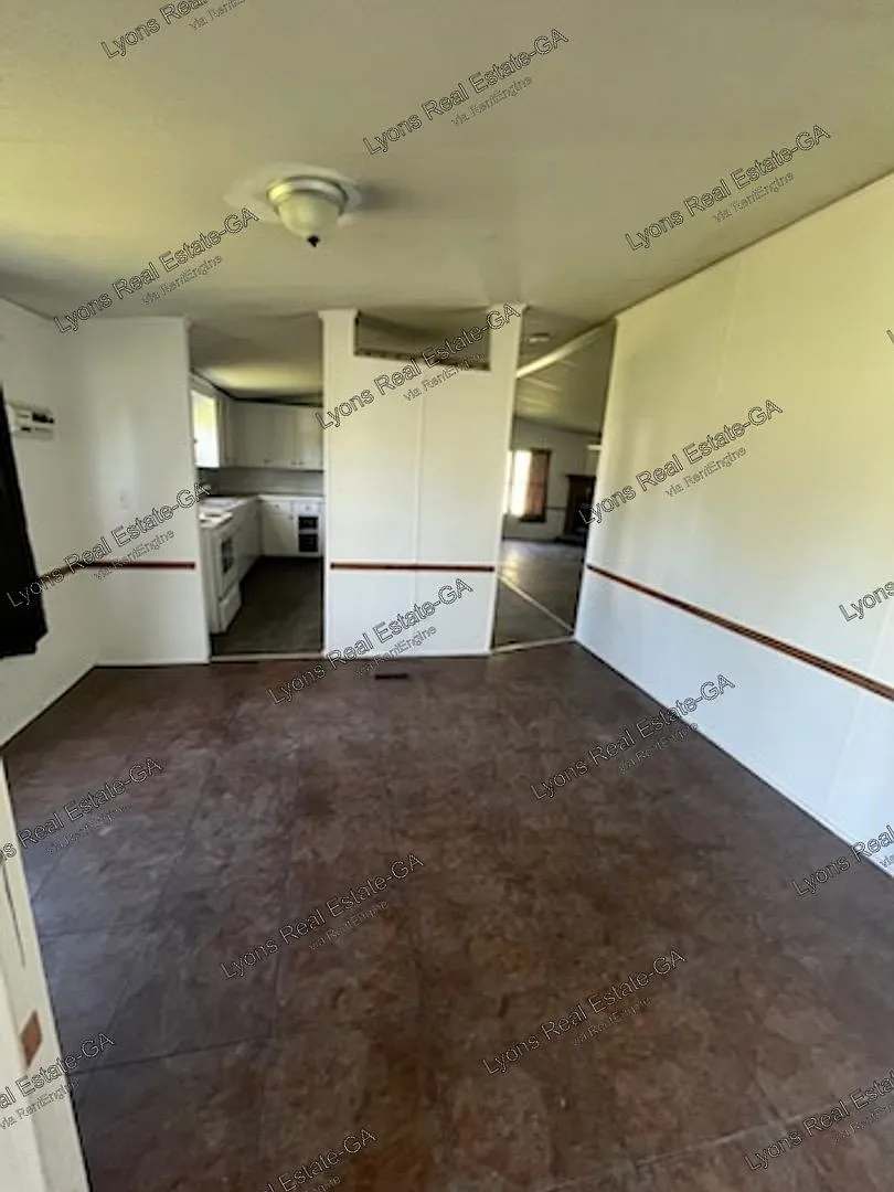 3 bed, 2.0 bath, $900 — Photo 2