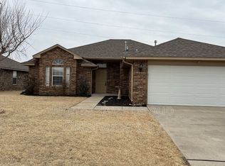 8220 Rambling Rd, Oklahoma City, OK 73132