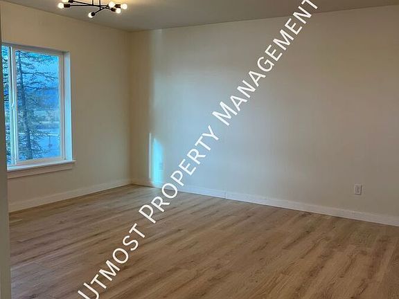 5th image of 572 Columbia St #B