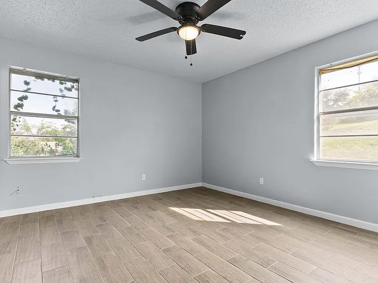 1405 Hillside St — Photo 7