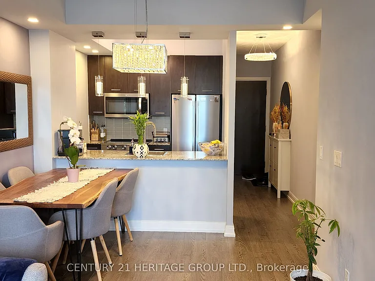 135 Village Green Sq #525 — Photo 9
