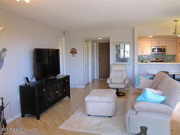 4th image of 368 Harbor Dr Unit 203