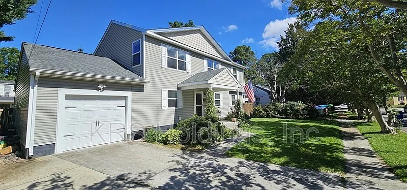 4 bed, 2.5 bath, 2367 sqft, $2,995 — Photo 4