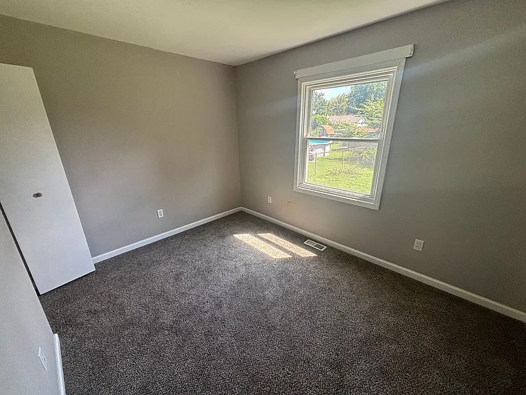 449 Shellview St — Photo 5