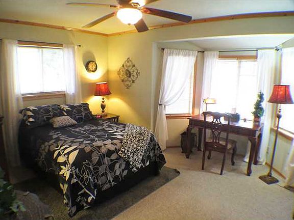 3rd image of 2397 Palo Alto Way
