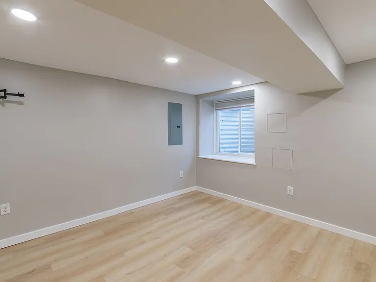 2208 Montrose St — Photo 11
