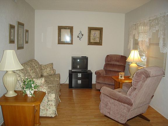 3rd image of 923 22nd Pl
